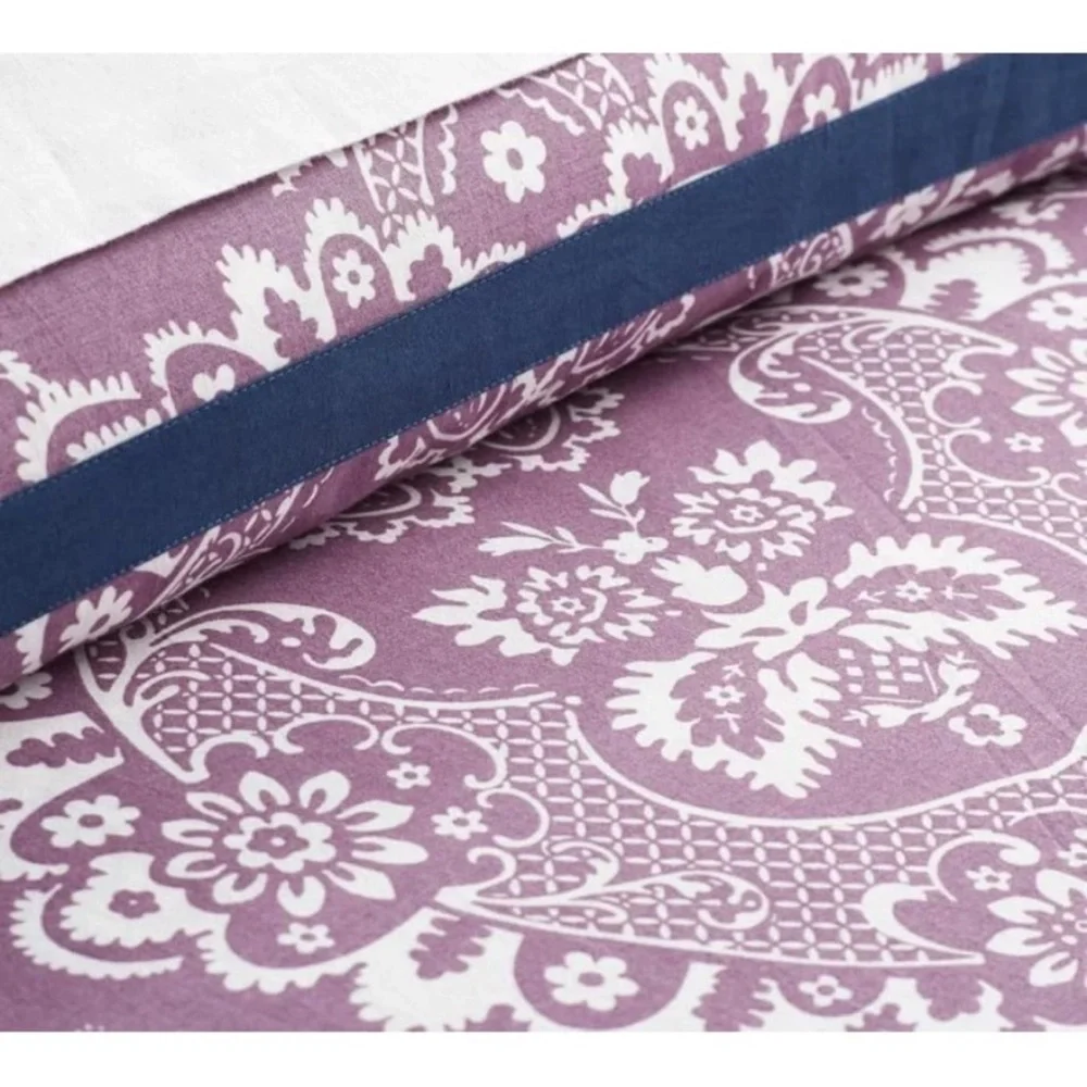 Pottery Barn Purple Damask Duvet Cover with Navy Trim‎